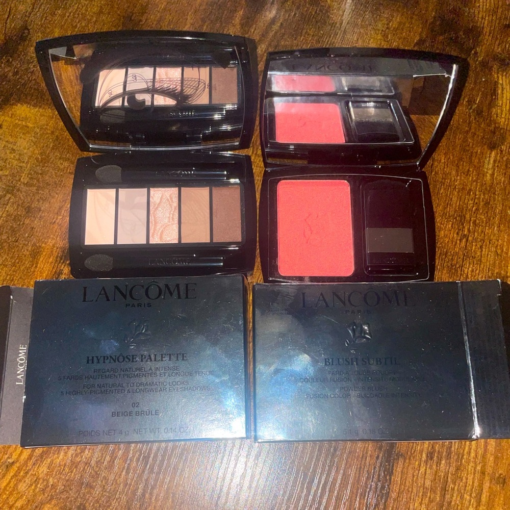 Lancôme makeup. Eyeshadow and blush.